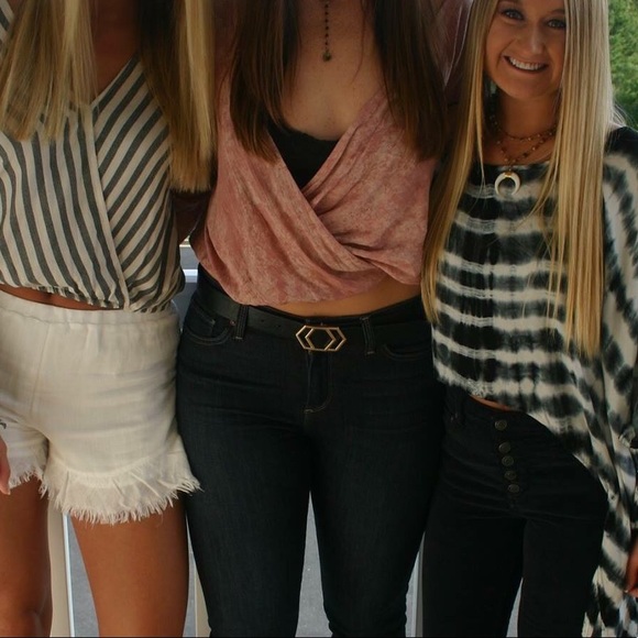 American threads pink cropped surplice bell sleeve - Picture 2 of 3